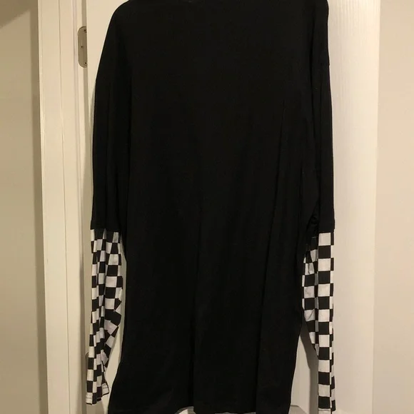 MAKE OFFER! Need Layers Without Actually Needing Layers? Hot Topic Twofer Shirt! - Picture 8 of 8